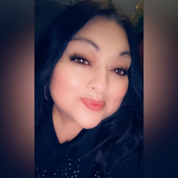 Meet your Posher, Yolie - Picture 1 of 3